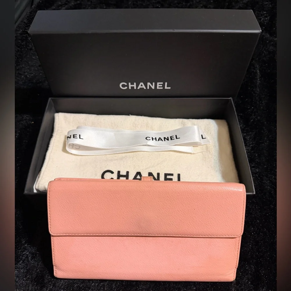 Chanel CoCo Button Pink Wallet FULL INCLUSION - Picture 2 of 8